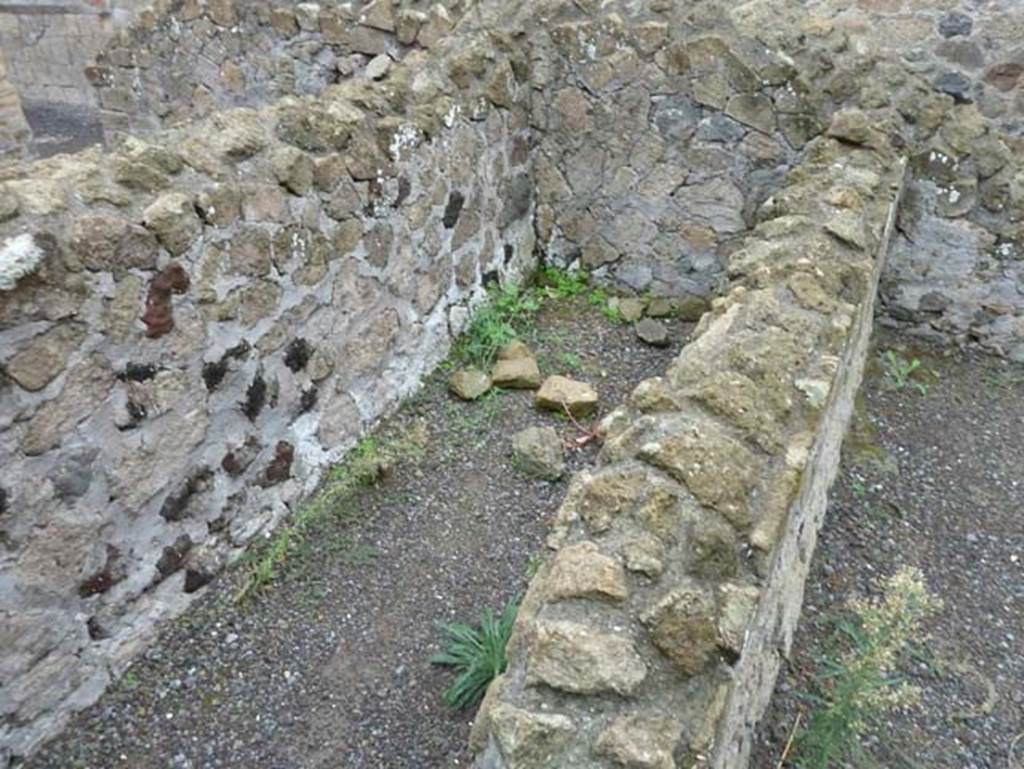 Ins. IV.8, Herculaneum, September 2015. Looking towards south-east corner into small room/area.